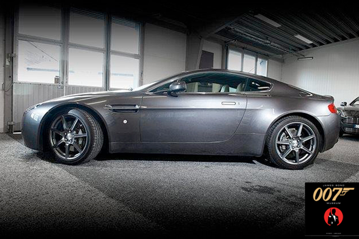 Hyr James Bonds Aston Martin Vantage